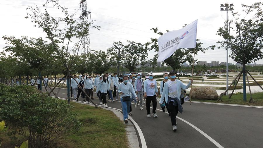 公司團(tuán)建開展迎國慶勁走、燒烤活動